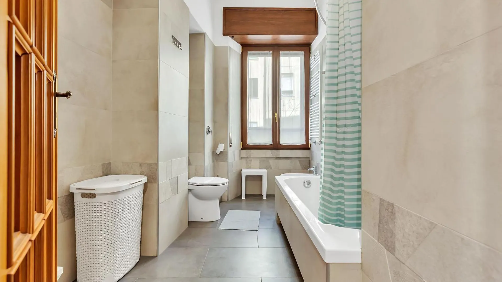 Charming & Bright In The Heart Of Milan - Balcony Apartment