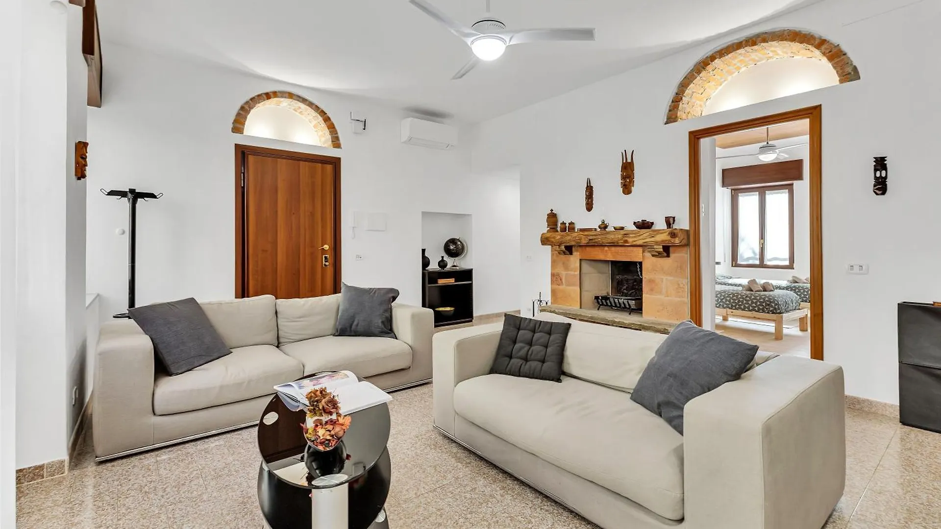 Charming & Bright In The Heart Of Milan - Balcony Apartment