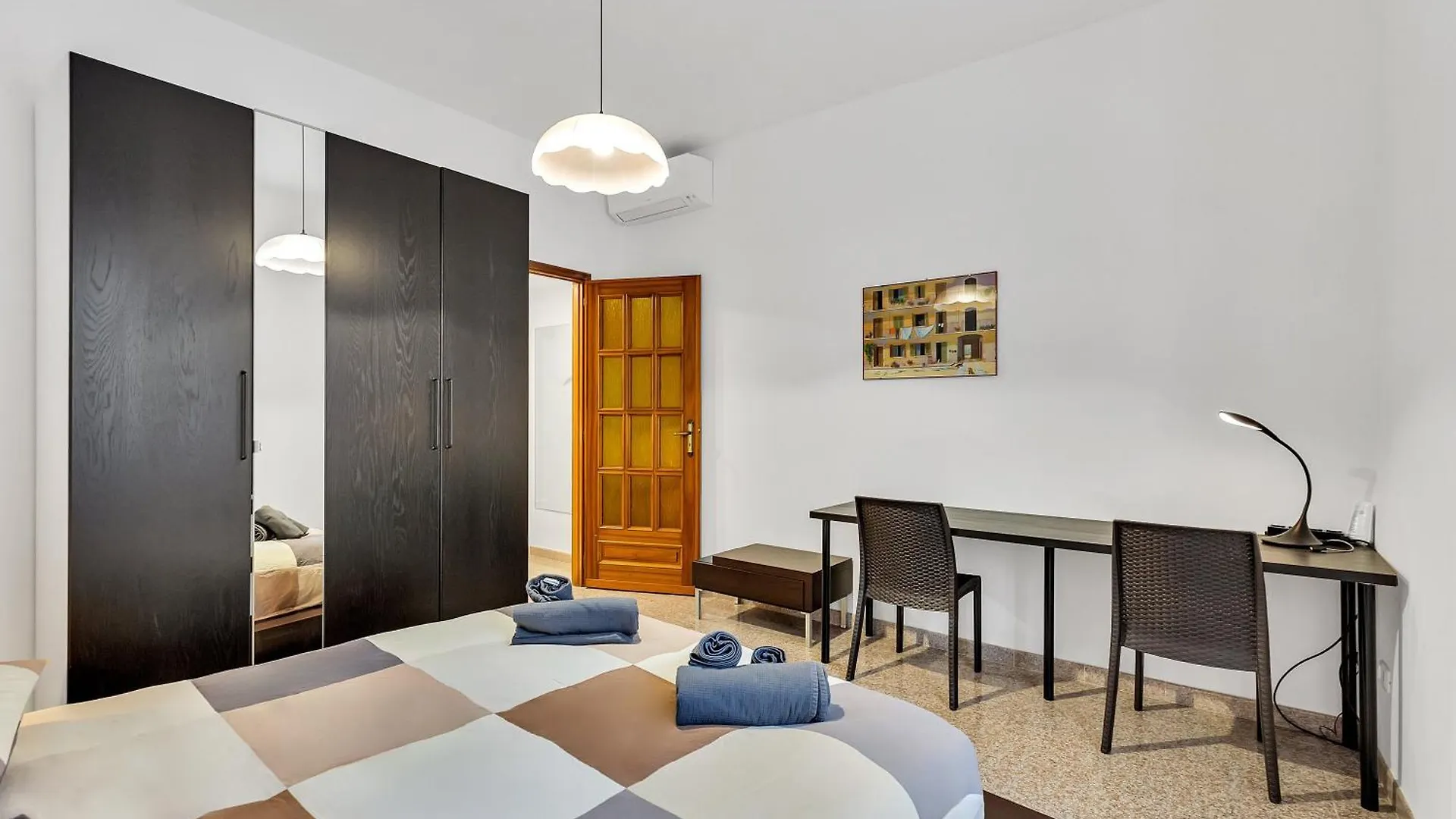 Charming & Bright In The Heart Of Milan - Balcony Apartment 0*,  Italy