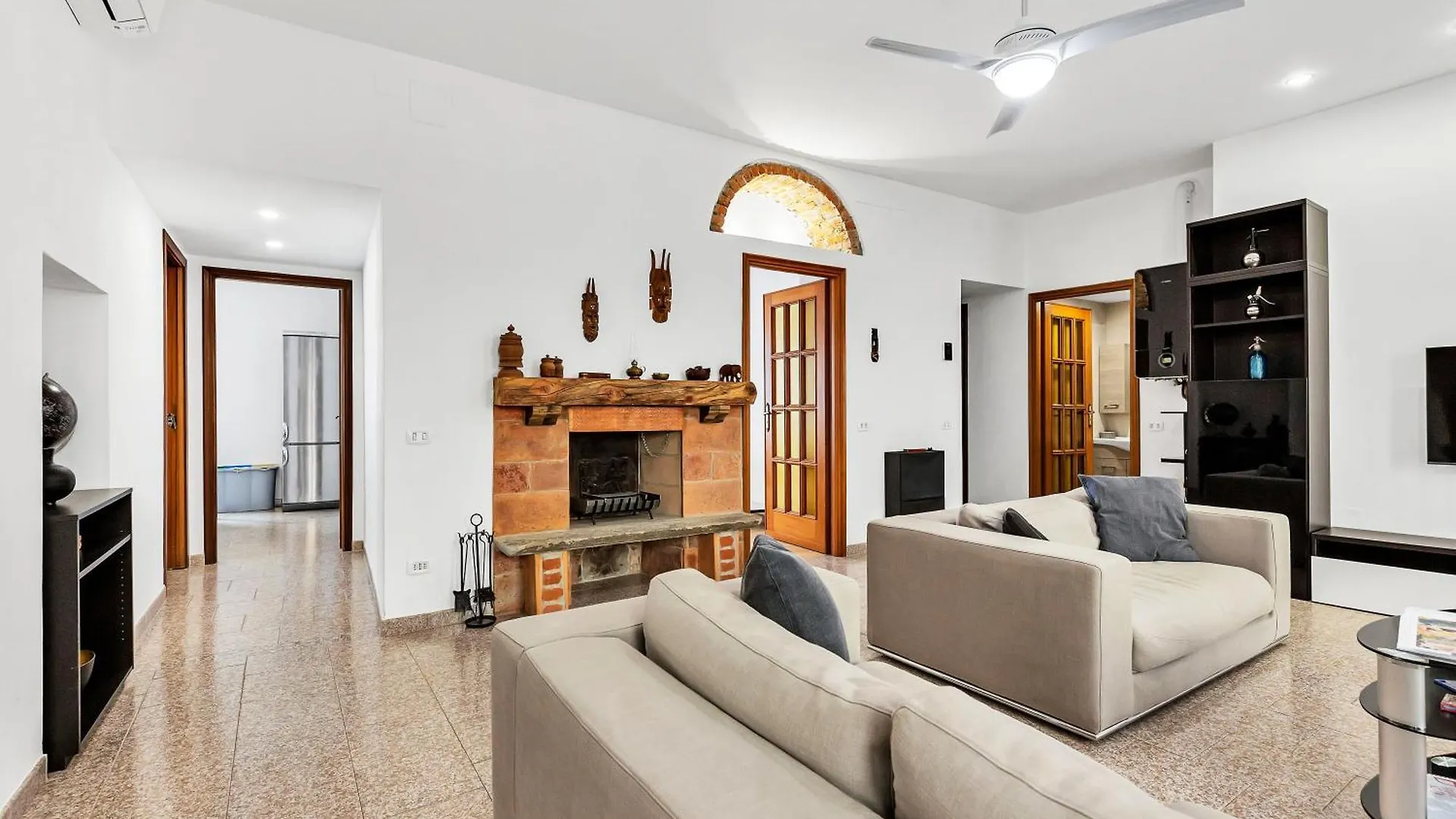 Charming & Bright In The Heart Of Milan - Balcony Apartment