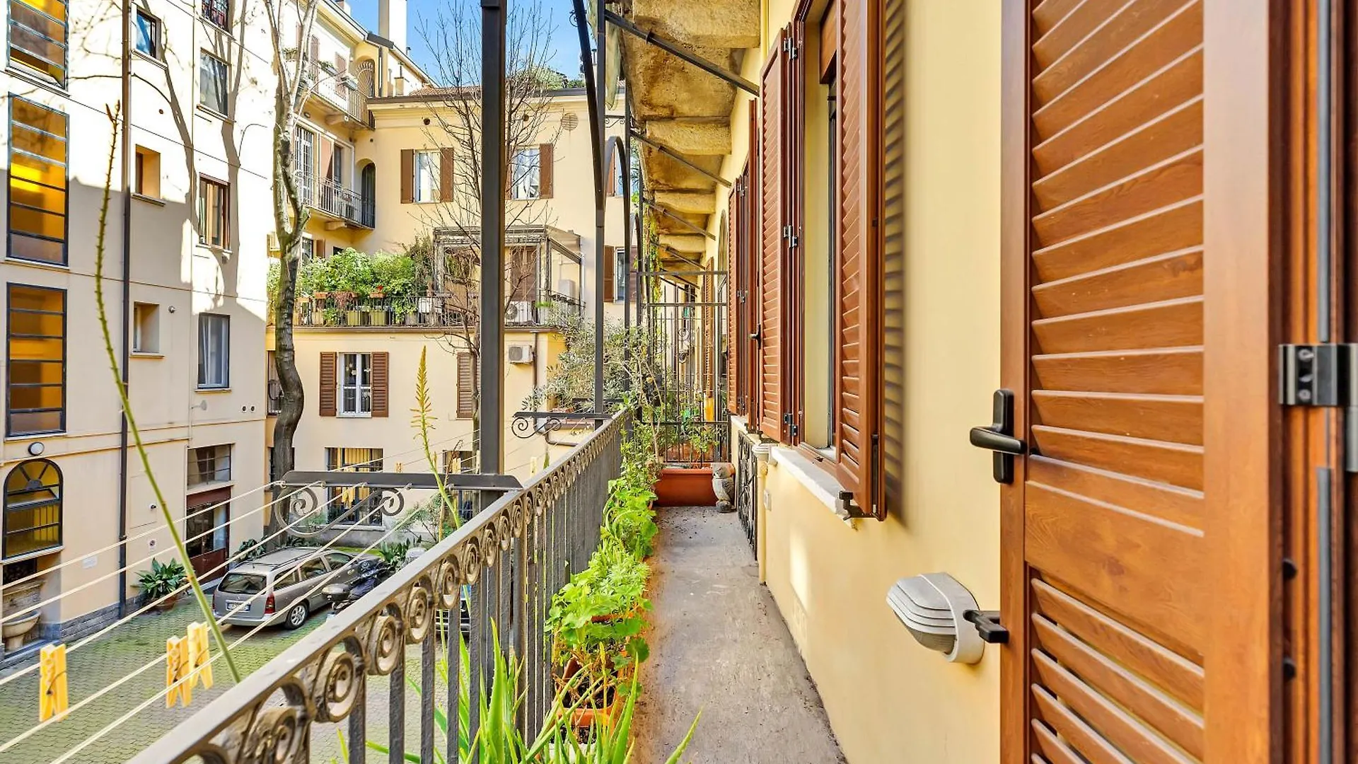 Charming & Bright In The Heart Of Milan - Balcony Apartment