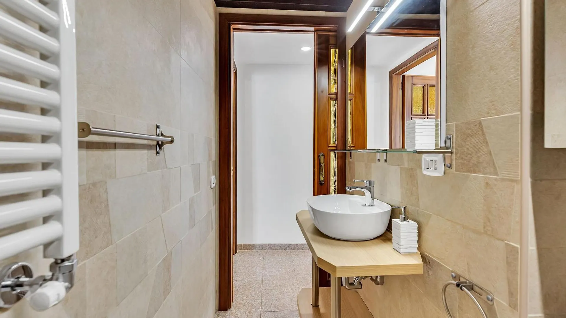 Charming & Bright In The Heart Of Milan - Balcony Apartment